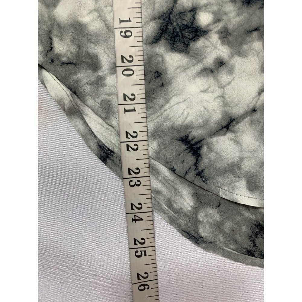 Astr Women’s Marble Print Sleeveless Top - Picture 6 of 6